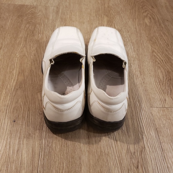 Sleek White Leather: Slip-On Shoes with Captivating Style and Excellent Grip - Picture 3 of 7